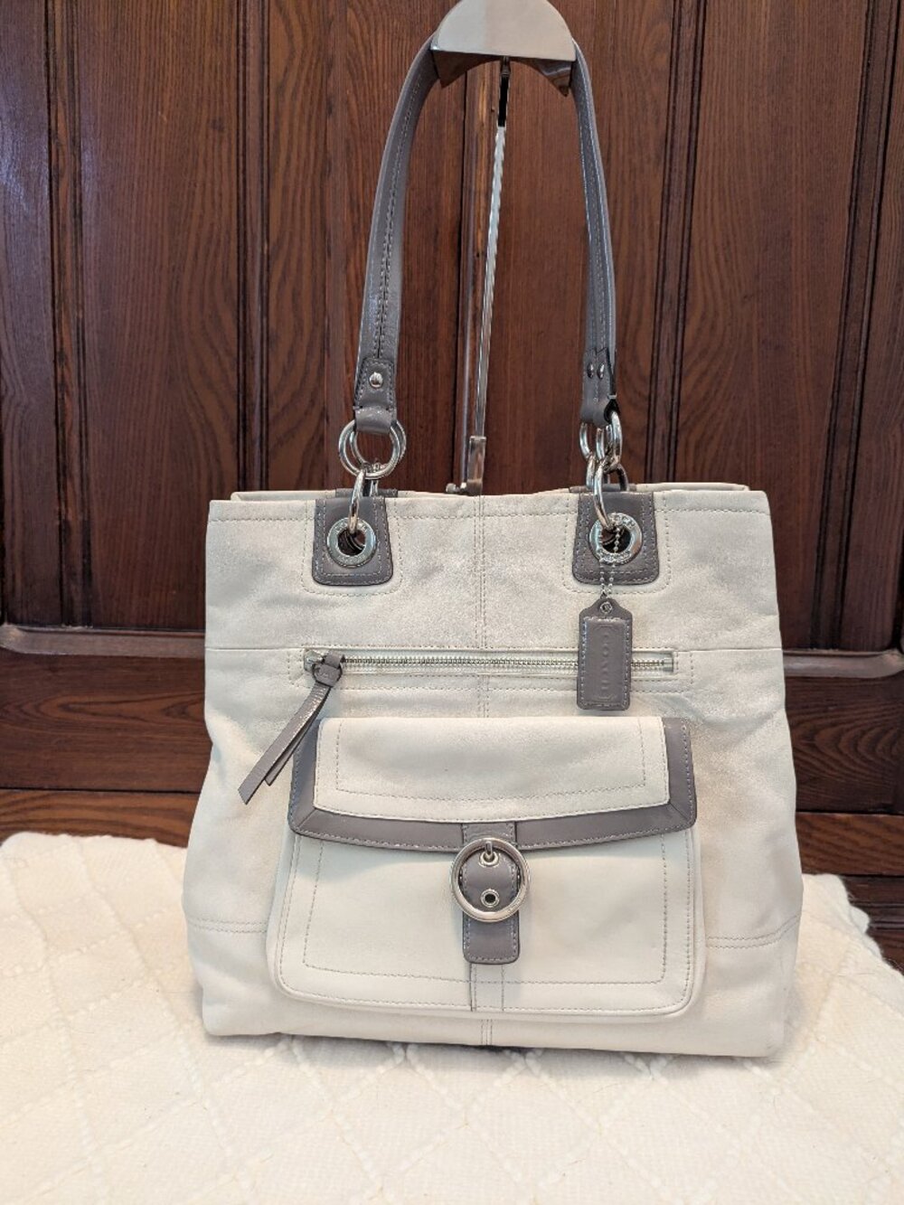 Coach Penelope Ivory & Grey Leather 5 Pocket Tote Purse Handbag F18890
